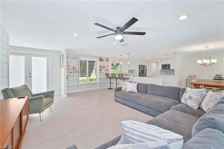 8719 Crest Ln, Fort Myers, Florida 33907