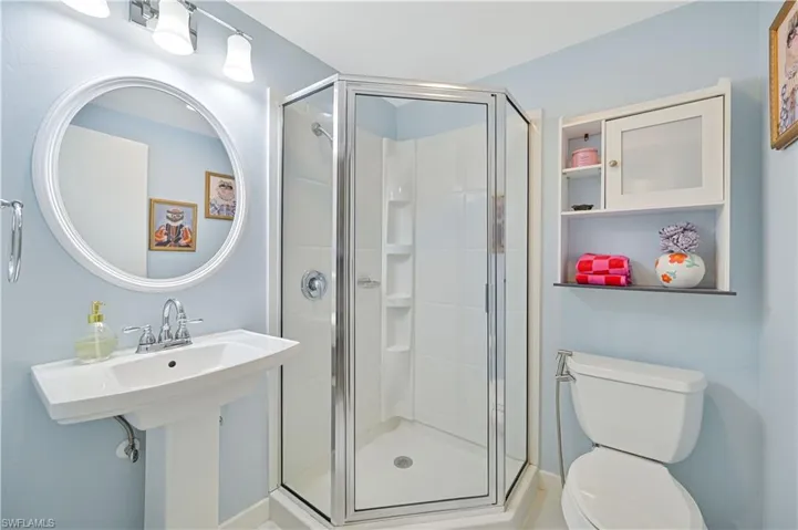8719 Crest Ln, Fort Myers, Florida 33907