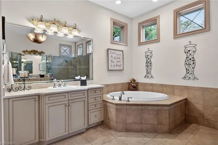 430 29th St Nw, Naples, Florida 34120