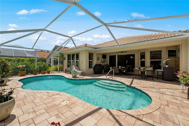 Plenty of area around pool