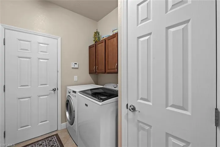 Laundry room w/closet
