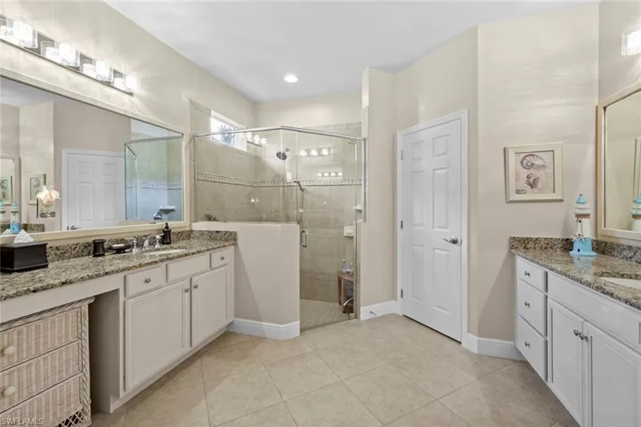 Master bath, w/dual sinks