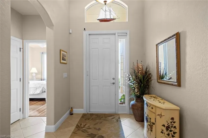 Foyer w/sidelight and transom window
