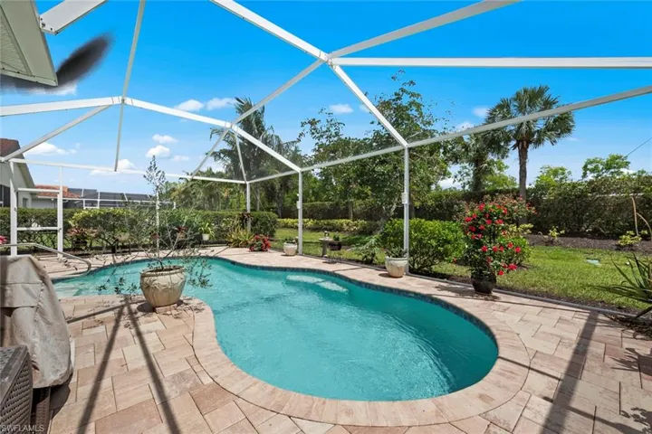 Lanai w/yard beyond