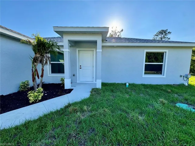 807 Monroe Ave, Lehigh Acres, Florida 33972