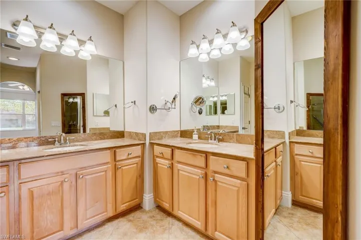 1624  Cayman  CT, Naples, FL 34119