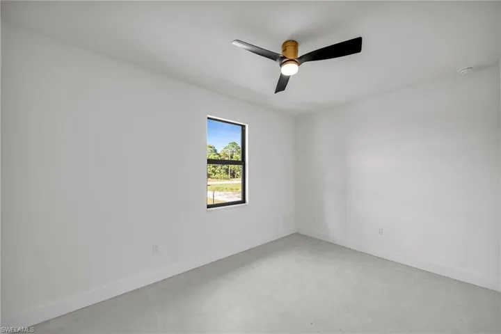 Empty room featuring ceiling fan
