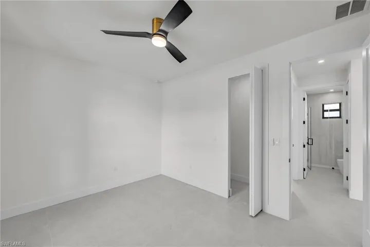 Empty room with ceiling fan
