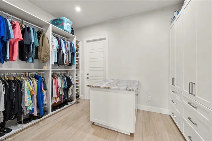 Walk in closet Primary