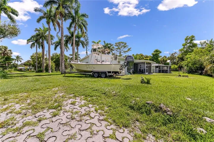 View of yard/Boatramp