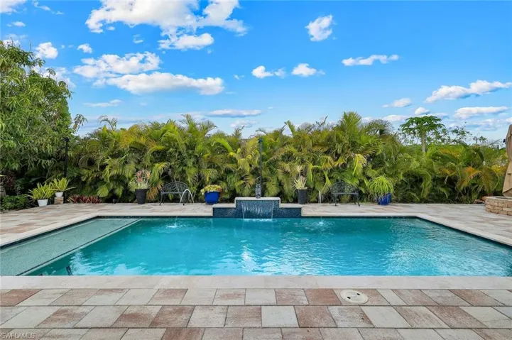 1006 Ne 2nd Pl, Cape Coral, Florida 33909