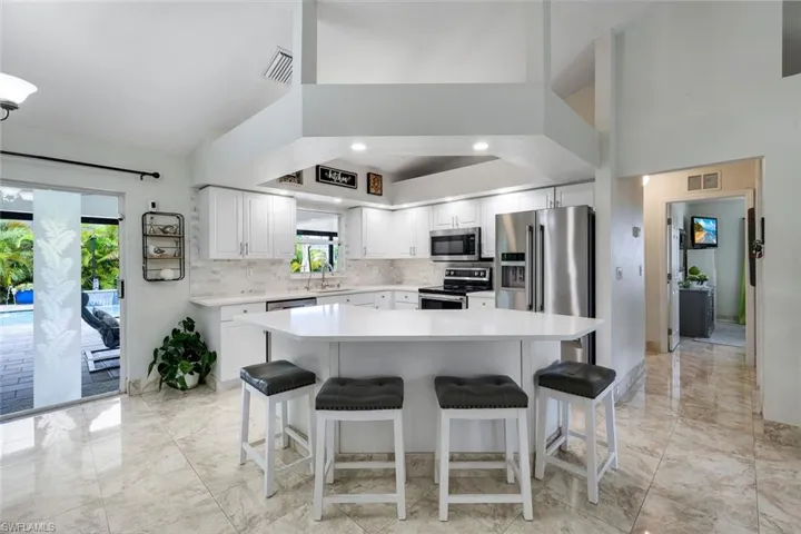 1006 Ne 2nd Pl, Cape Coral, Florida 33909
