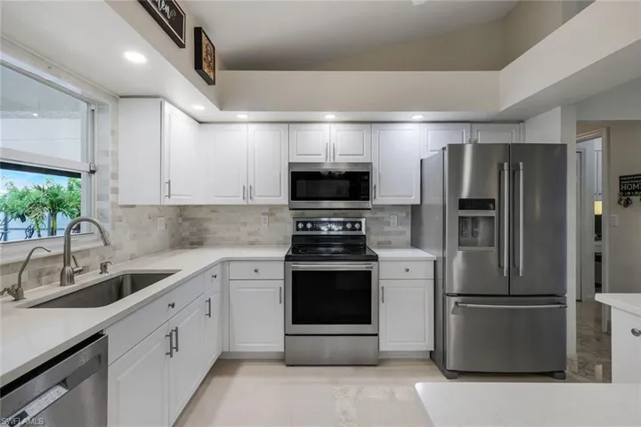 1006 Ne 2nd Pl, Cape Coral, Florida 33909