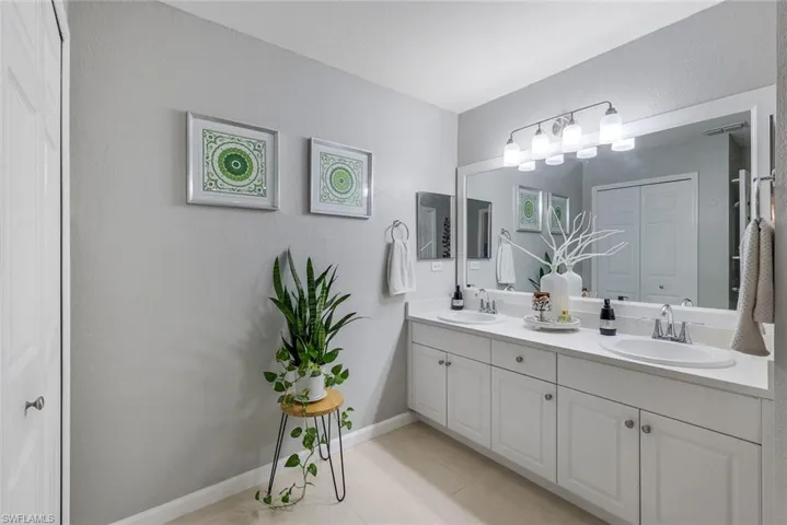1006 Ne 2nd Pl, Cape Coral, Florida 33909