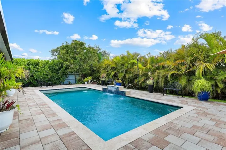 1006 Ne 2nd Pl, Cape Coral, Florida 33909
