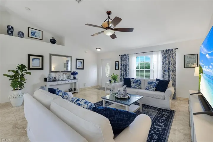 1006 Ne 2nd Pl, Cape Coral, Florida 33909