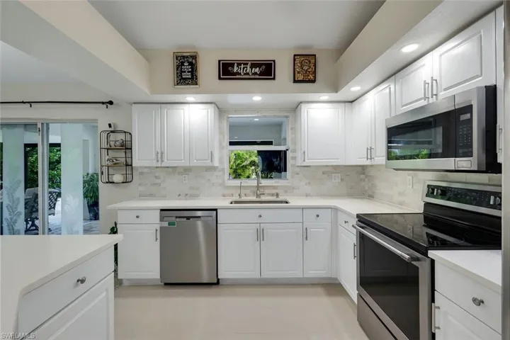 1006 Ne 2nd Pl, Cape Coral, Florida 33909