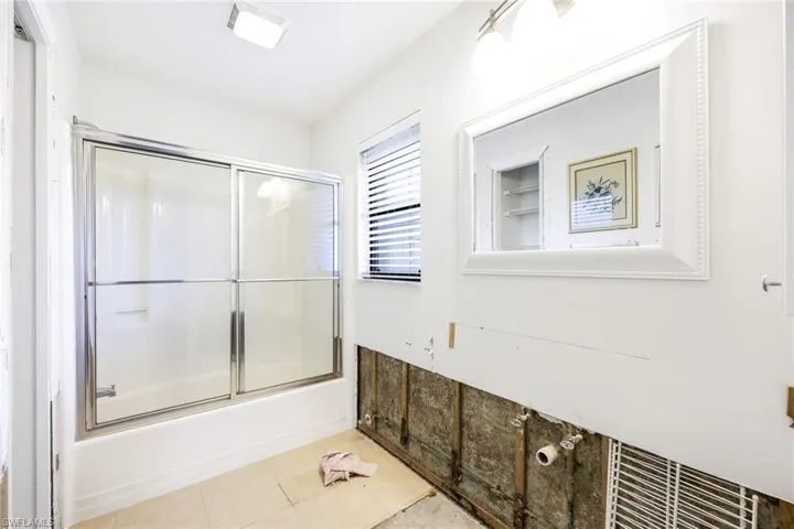 Guest bathroom.