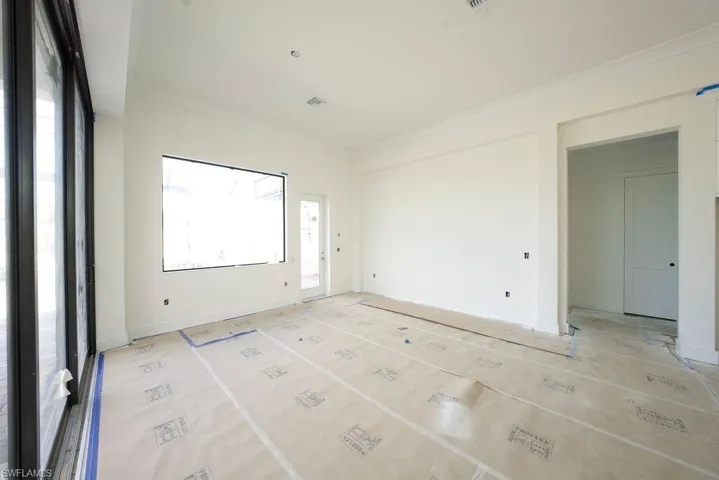 Spare room with ornamental molding