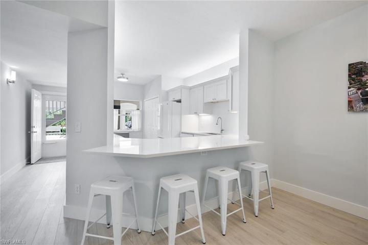 Oversized counter is perfect for eating!!