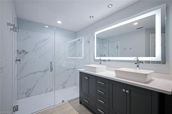 Double Vanity, Beautiful Glass Walk In Shower