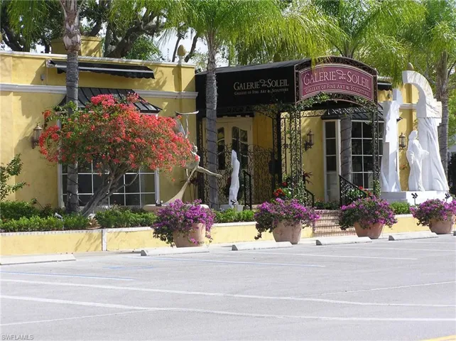 Art abounds in Naples. Check out local paper for gallery openings and art walks.
