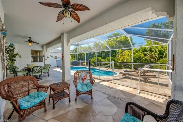 Sunroom featuring ceiling fan