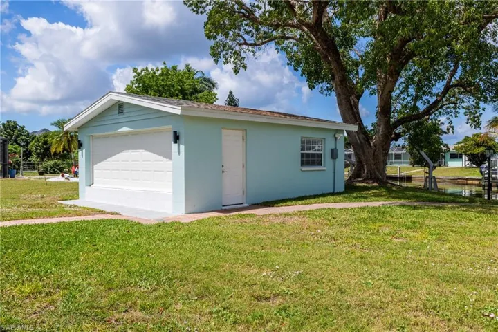 5326 Nautilus Dr, Cape Coral, Florida 33904