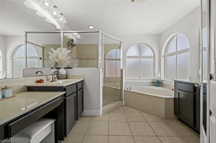 1654 Birdie Dr, Naples, Florida 34120