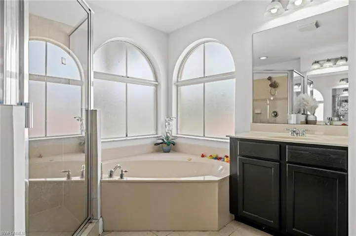 1654 Birdie Dr, Naples, Florida 34120