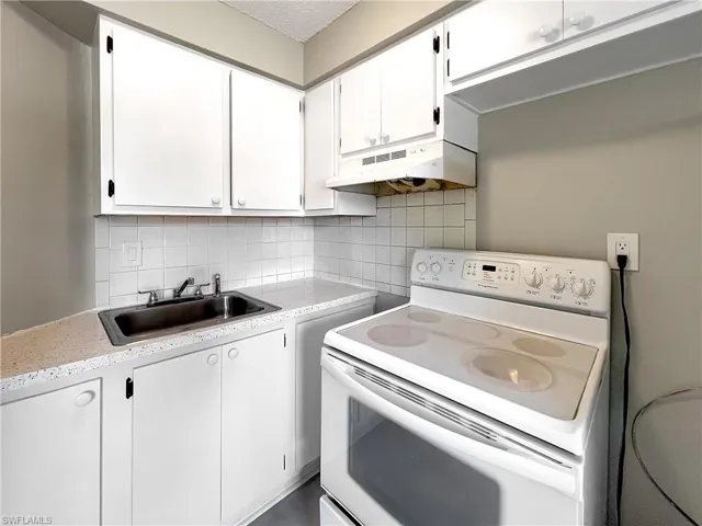 13037  1st  ST, Fort Myers, FL 33905