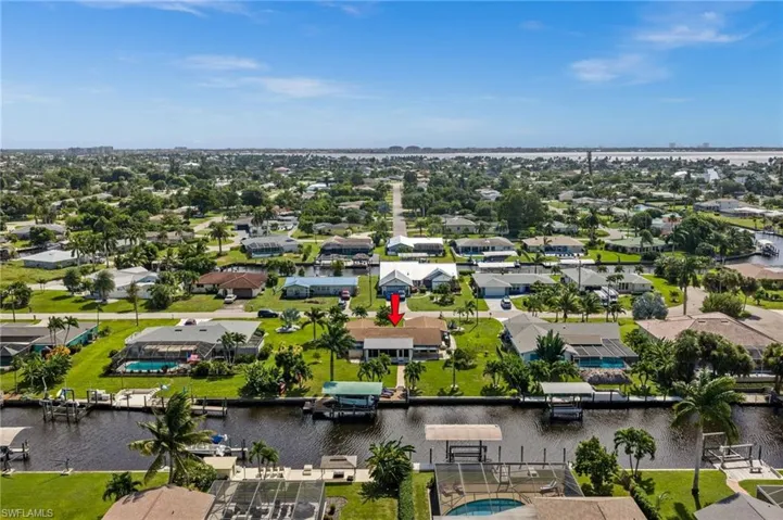Well maintained home in Cape Coral's Yacht Club area