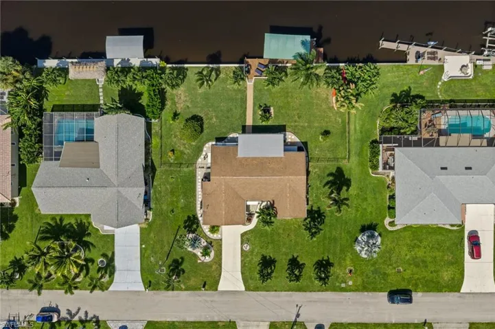 Plenty of space between neighboring homes!