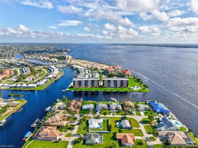 4260 SE 20th  PL, Cape Coral, FL 33904