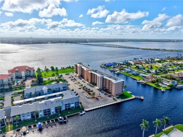 4260 SE 20th  PL, Cape Coral, FL 33904