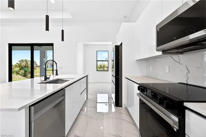 1403 Ne 19th Ter, Cape Coral, Florida 33909