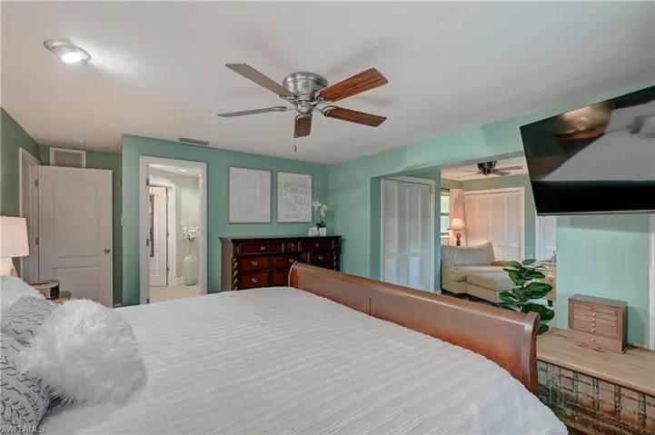 Spacious Master bedroom with sitting room