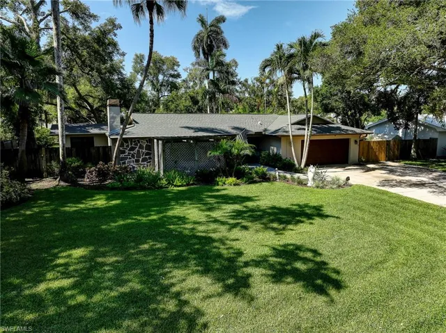 Single story home with large front yard