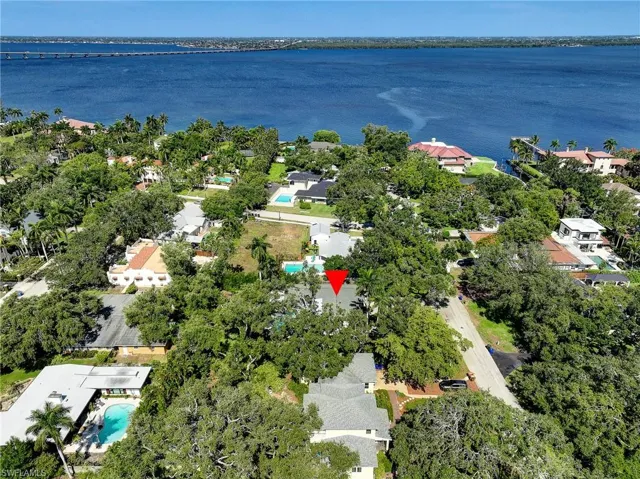 Birds eye view of property only 4 houses from the river