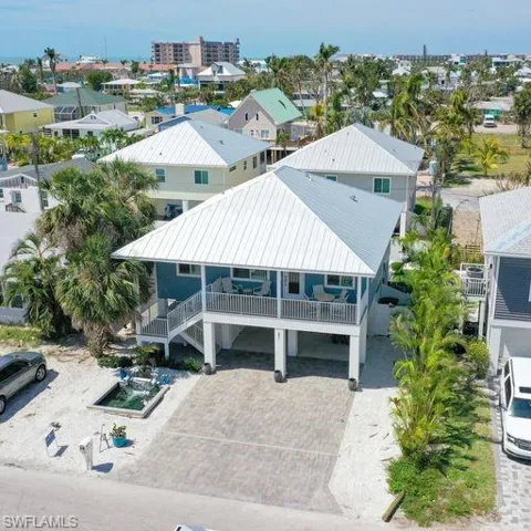 BEAUTIFUL METAL ROOFSHOWCASING FLORIDA KEY WEST DESIGN