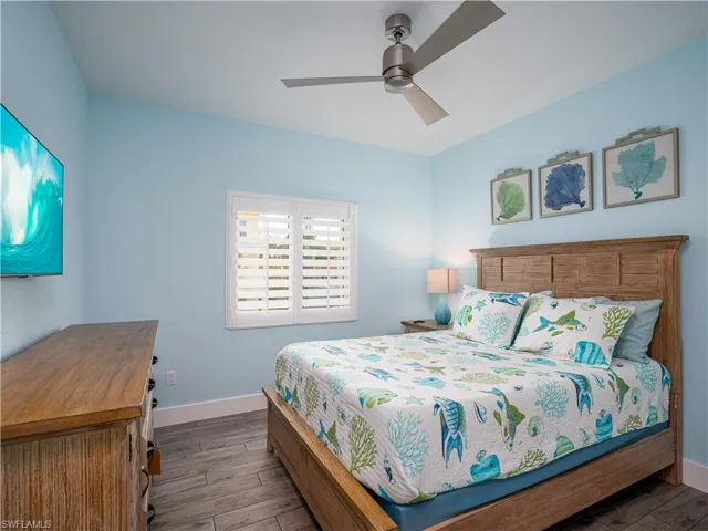 GUEST BEDROOM SPACIOUS AND TASTEFULLY DECORATED.