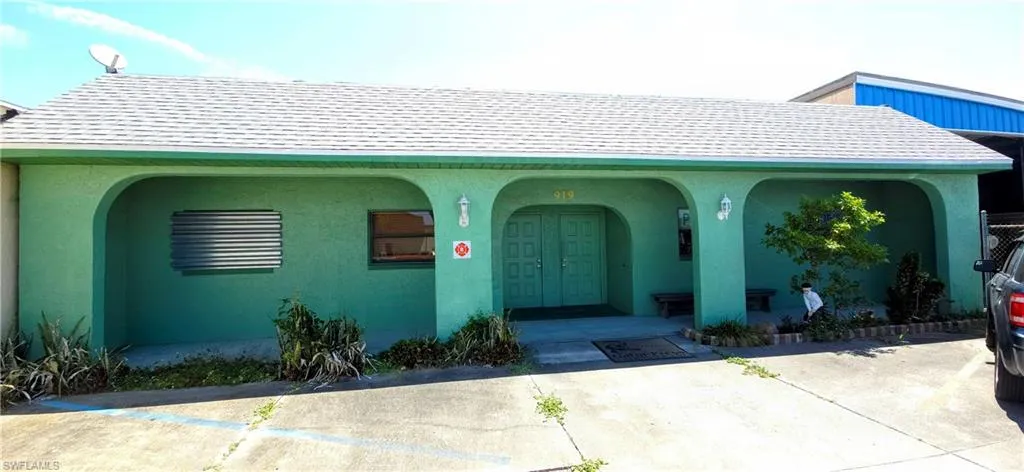 Property entrance featuring a porch and stucco siding