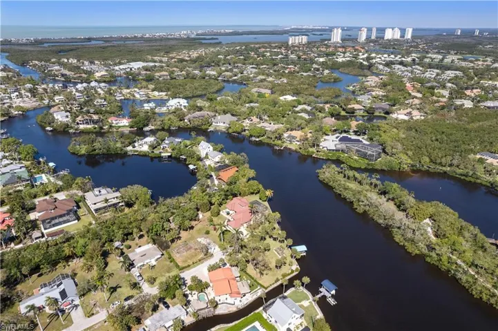 27557 Shore Dr, Bonita Springs, Florida 34134