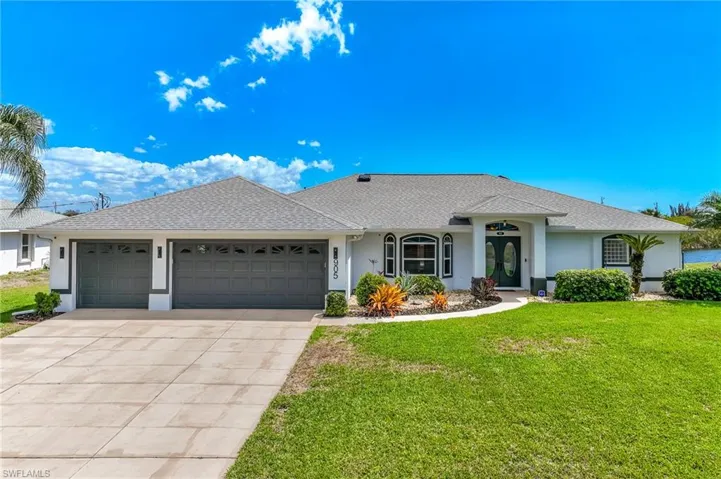 Single story home with an attached garage, a shingled roof, stucco siding, and driveway