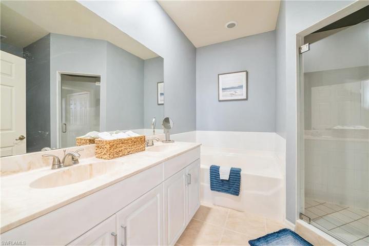 1150 Sweetwater LN # 1206, NAPLES FL 34110