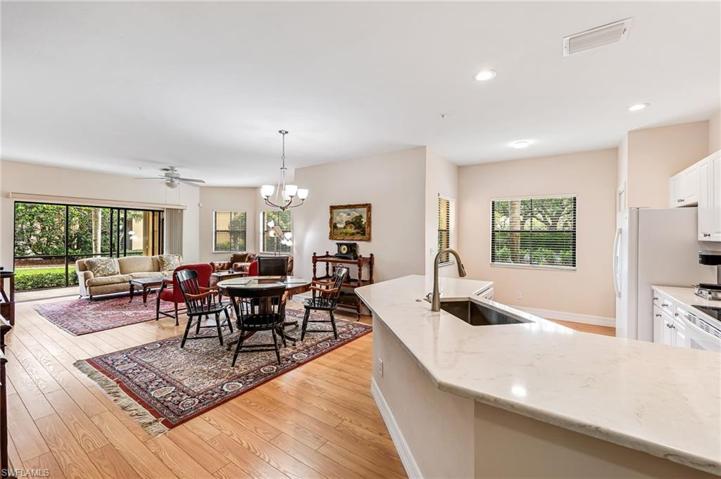 195  Vintage  CIR, Naples, FL 34119