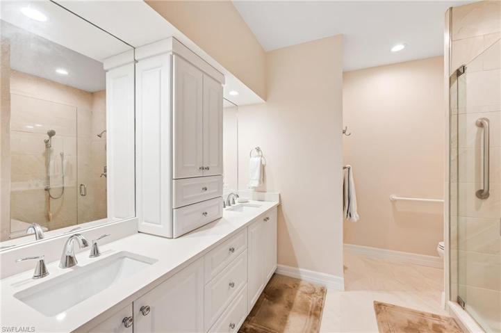 195  Vintage  CIR, Naples, FL 34119