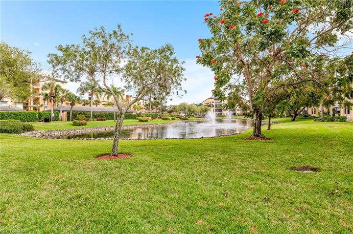 195  Vintage  CIR, Naples, FL 34119