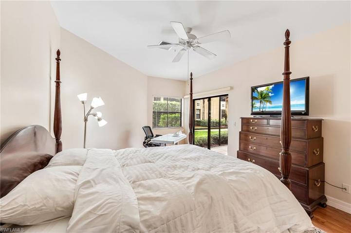 195  Vintage  CIR, Naples, FL 34119