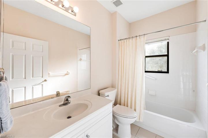 195  Vintage  CIR, Naples, FL 34119